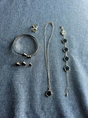 Gold-Tone Black Clover Bracelet — Women’s Elegant Chain Bracelet